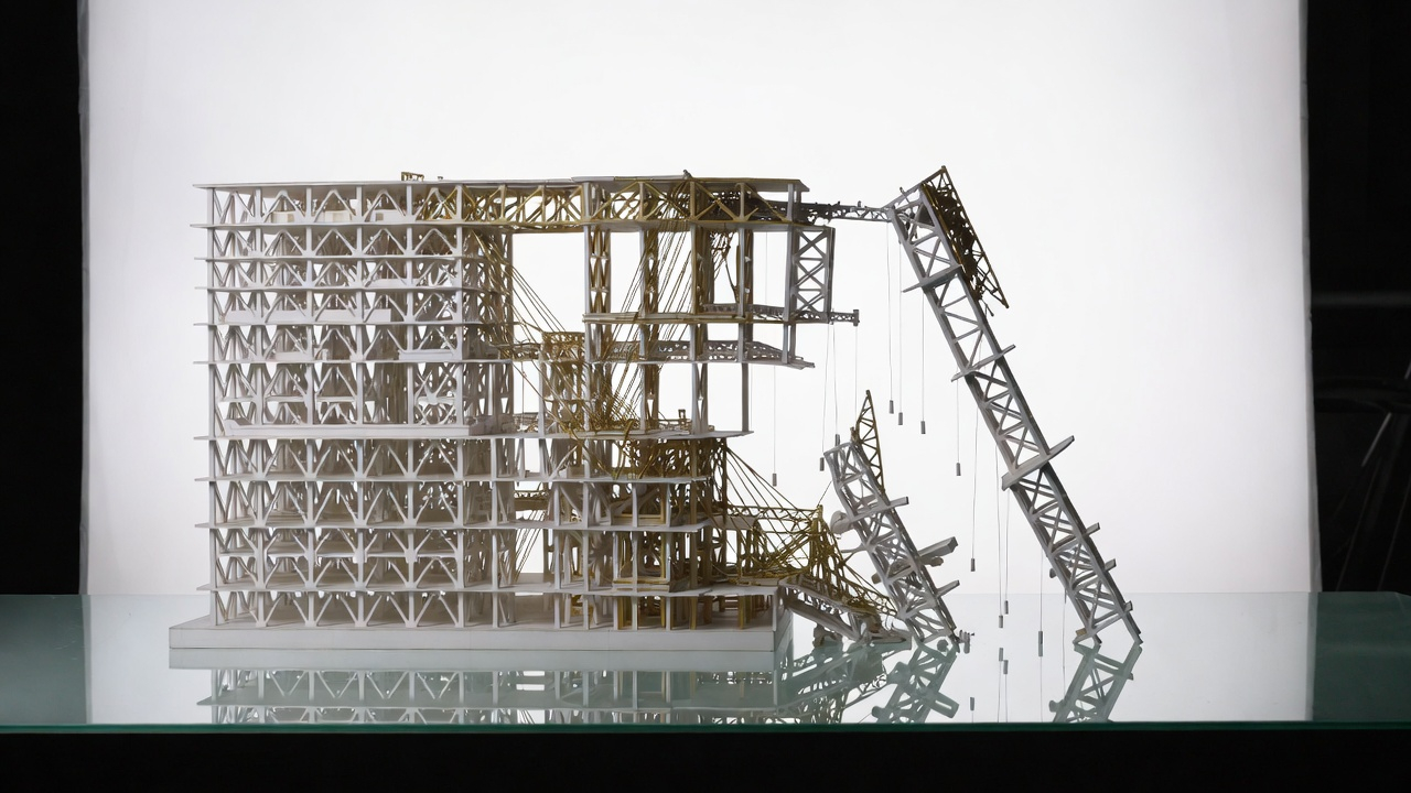 Model structure under collapse